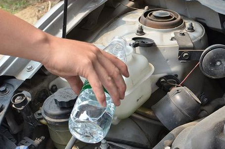 道路救援解答汽车水箱缺水原因